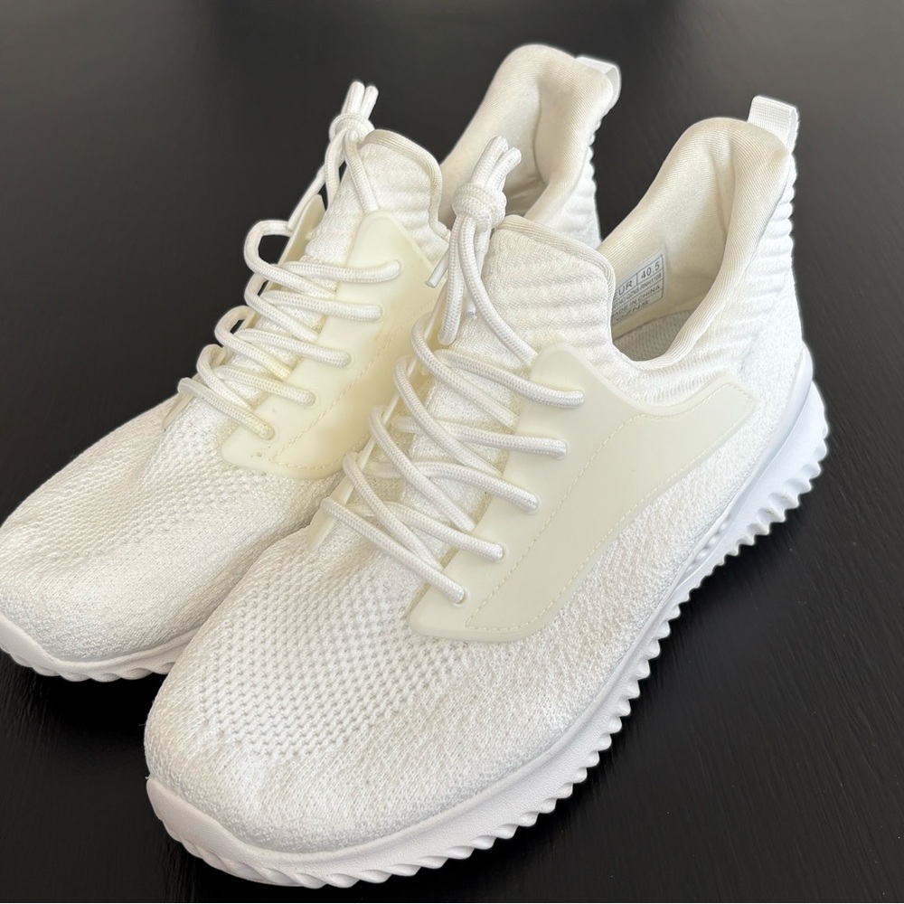 White knit Athletic Sneakers size 9.5
